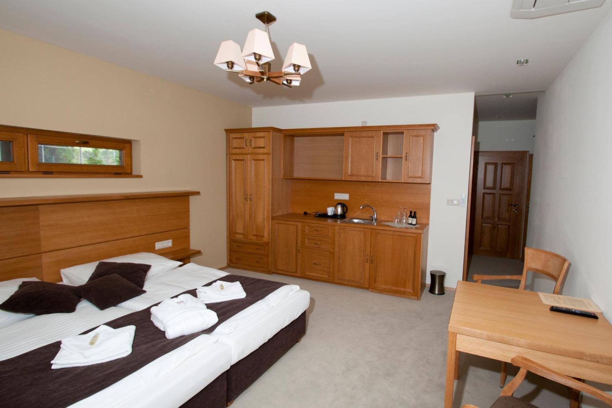 Hotel Resort Lovecka Basta Страконице Экстерьер фото
