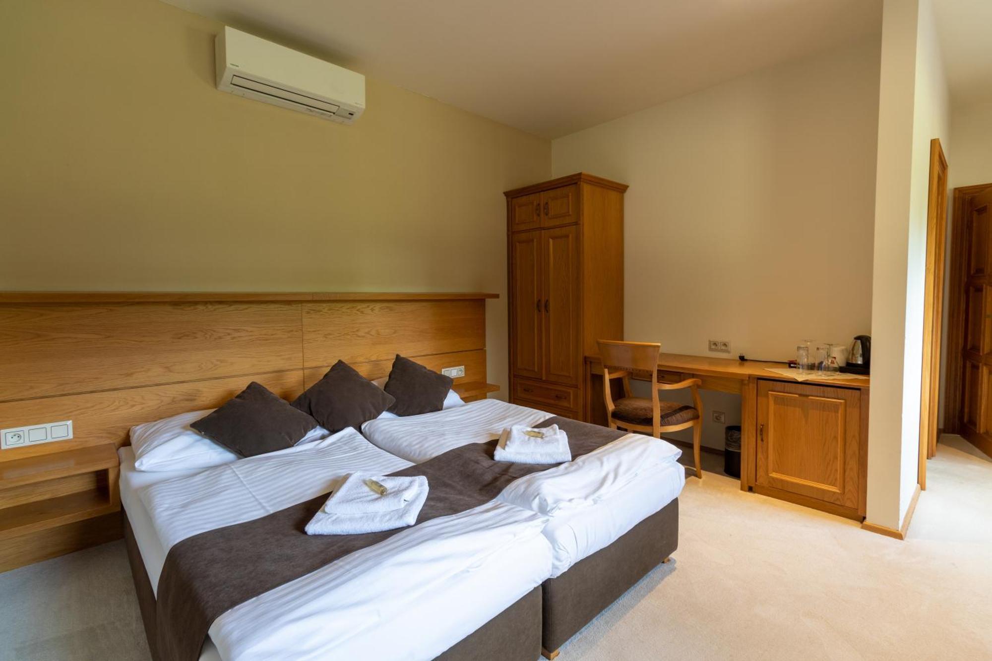 Hotel Resort Lovecka Basta Страконице Экстерьер фото