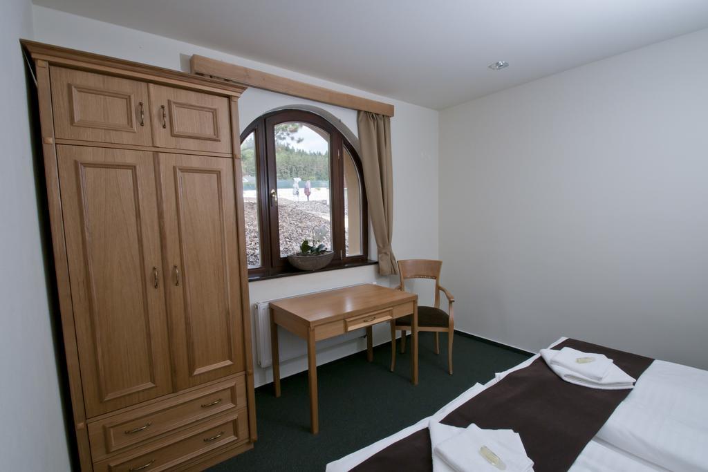 Hotel Resort Lovecka Basta Страконице Экстерьер фото