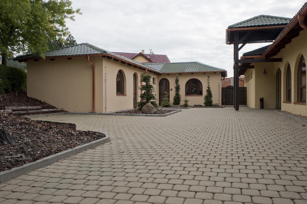 Hotel Resort Lovecka Basta Страконице Экстерьер фото
