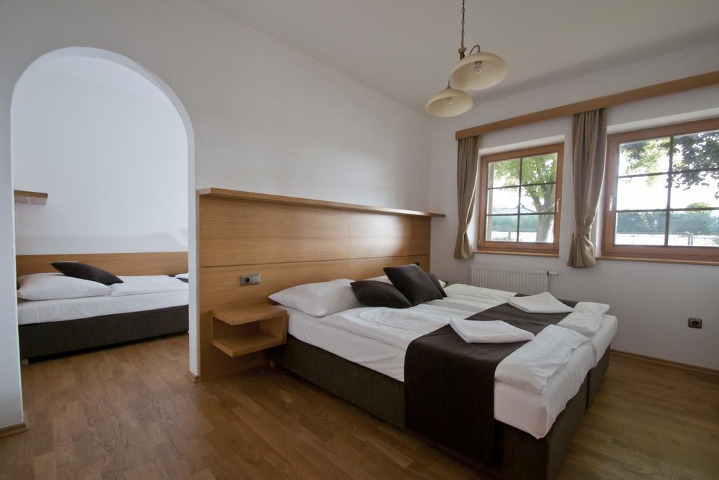 Hotel Resort Lovecka Basta Страконице Экстерьер фото