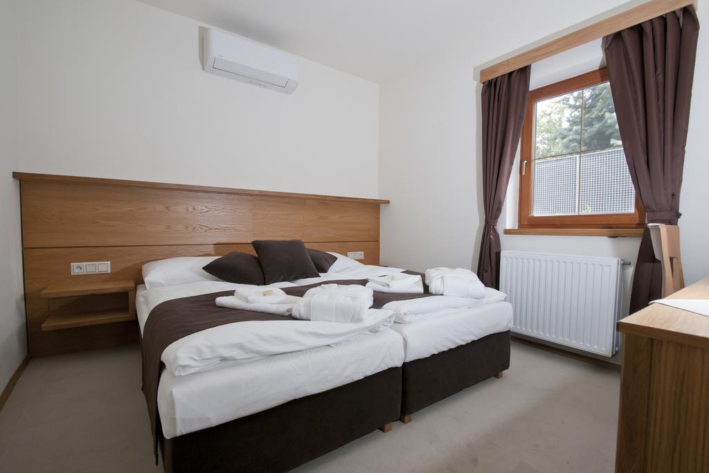 Hotel Resort Lovecka Basta Страконице Экстерьер фото